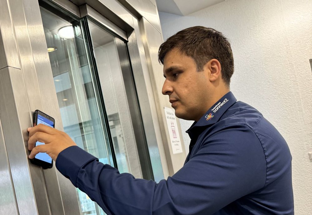 connect2 Security & Service Mitarbeiter bei der Zugangskontrolle